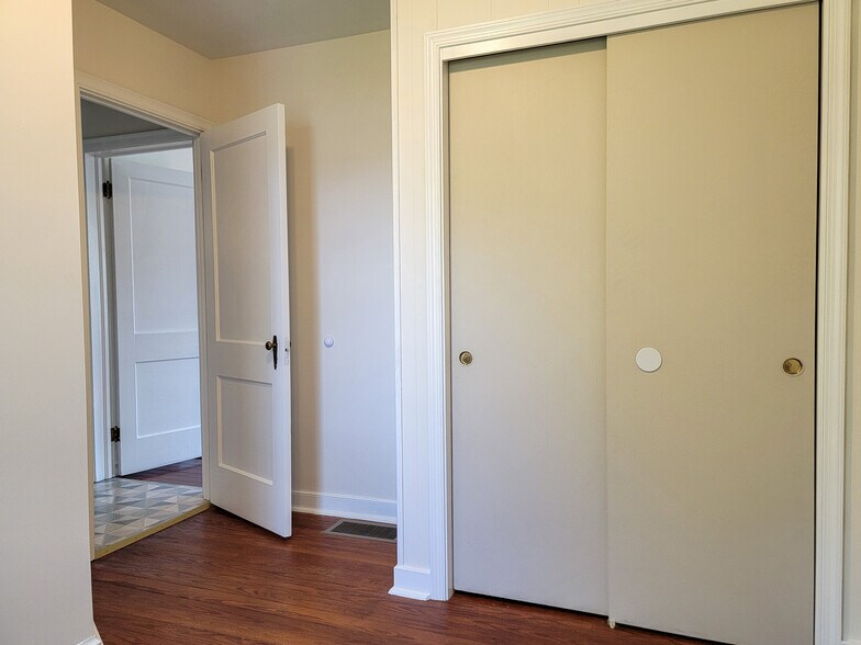 Building Photo - 125 Gerhart Ave