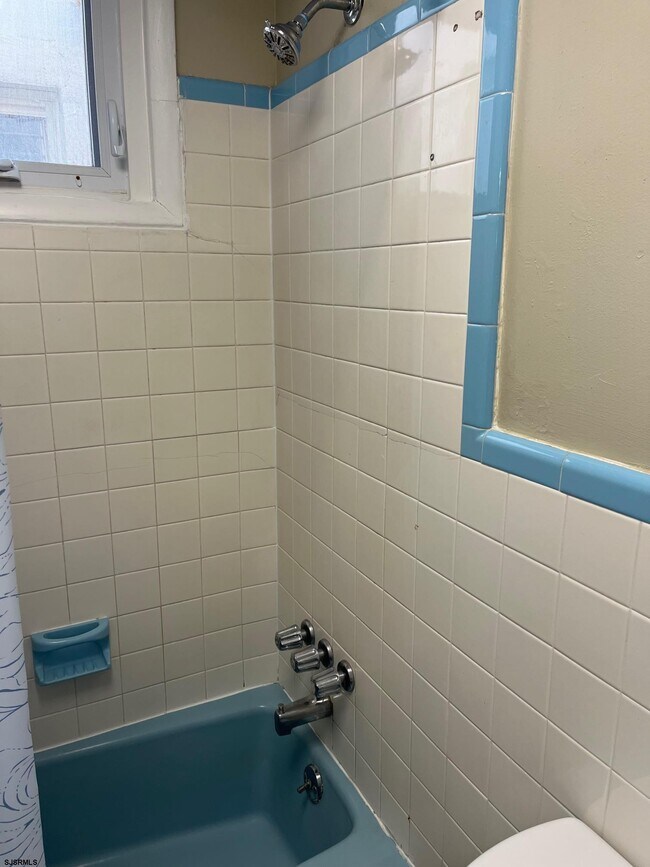 Building Photo - 7223 Ventnor Ave