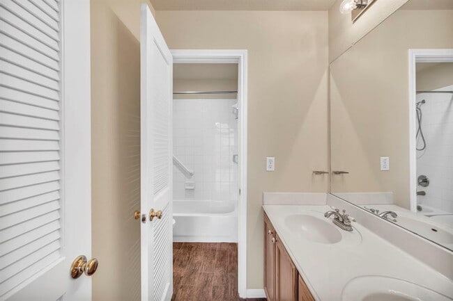 Building Photo - 6806 Thistle Hill Way
