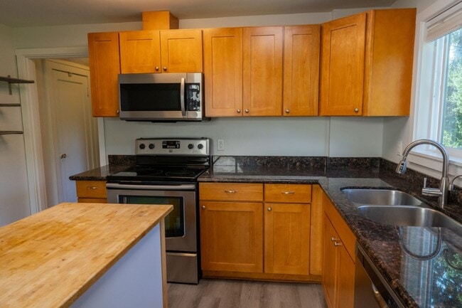 Building Photo - 4Bd/2Ba Seattle House