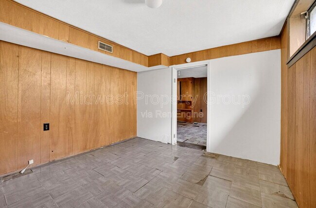 Building Photo - 10027 Lilac Ave