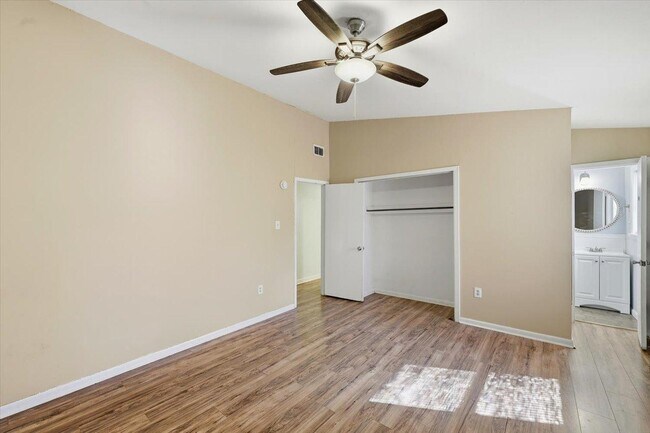 Building Photo - 1206 Arlington St