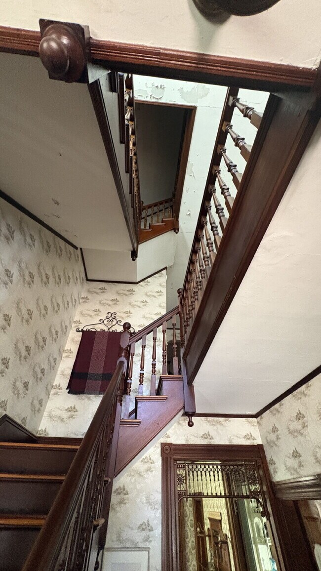 Building Photo - Stunning 3BR + Office Victorian Home with 6 Off-Street Parking Spaces – Flexible Mid- to Long-Ter...