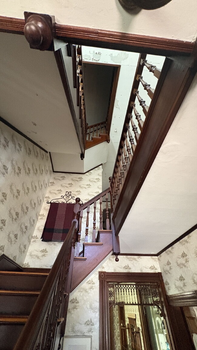 Building Photo - Stunning 4BR Victorian Home with 6 Off-Street Parking Spaces – Flexible Mid- to Long-Term Rental ...