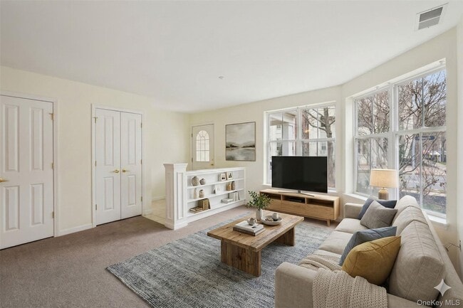 Building Photo - 2 Leeward Dr