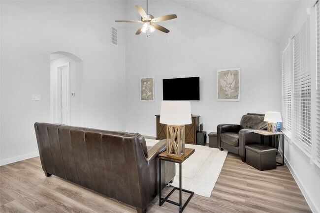 Building Photo - 440 Flowering Lotus Ct