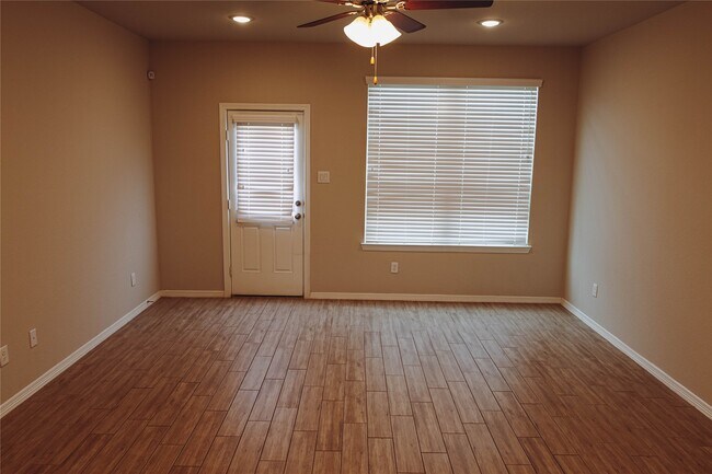 Building Photo - 10818 Catclaw Ct