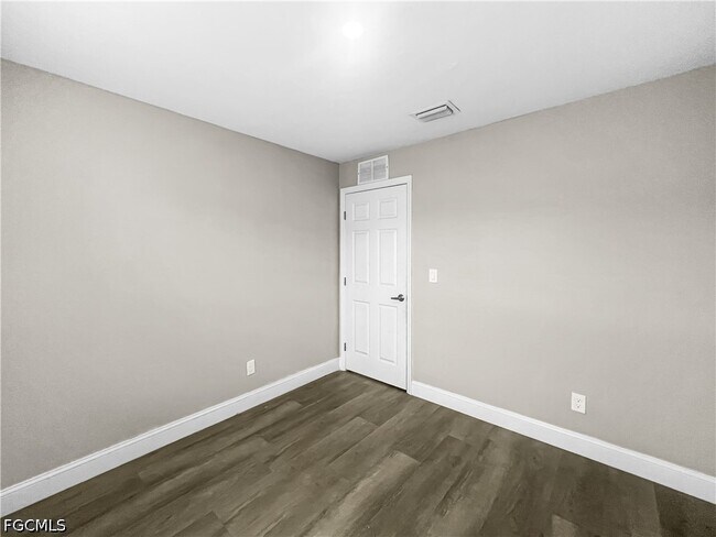 Building Photo - 3309 10th St W