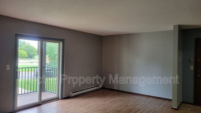 Building Photo - 418 Allan Ave