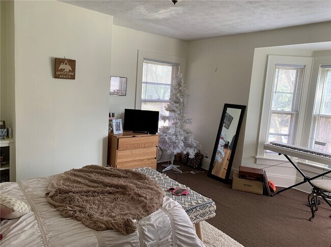 Building Photo - 57 Calumet St