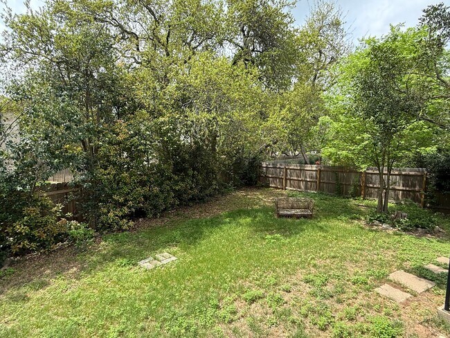 Building Photo - NEAR GOLF COURSE - WELL ESTABLISHED SPICEW...