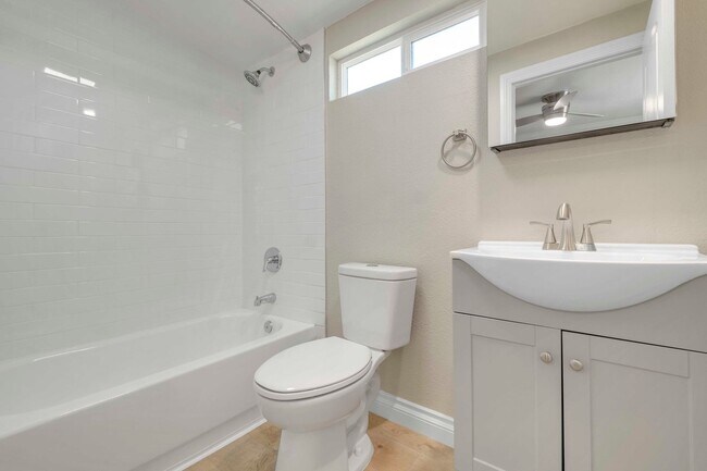 Building Photo - Bungalow style apartment on a quiet property is now available!