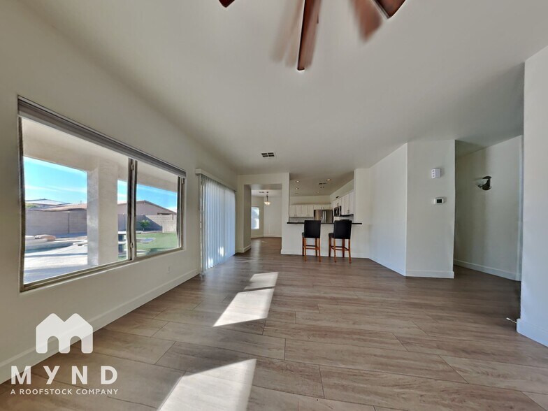 Building Photo - 1237 E Blackfoot Daisy Dr