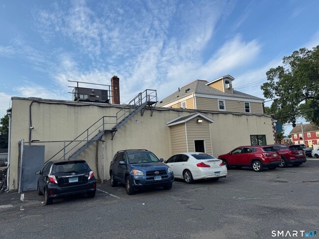 Building Photo - 11 Woodend Rd