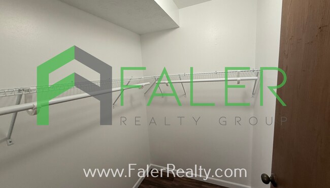 Building Photo - 5265-5303 Belle Isle Dr