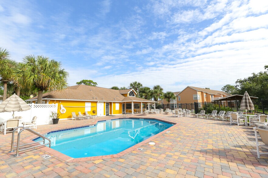 Building Photo - 2489 Sweetwater Club Cir