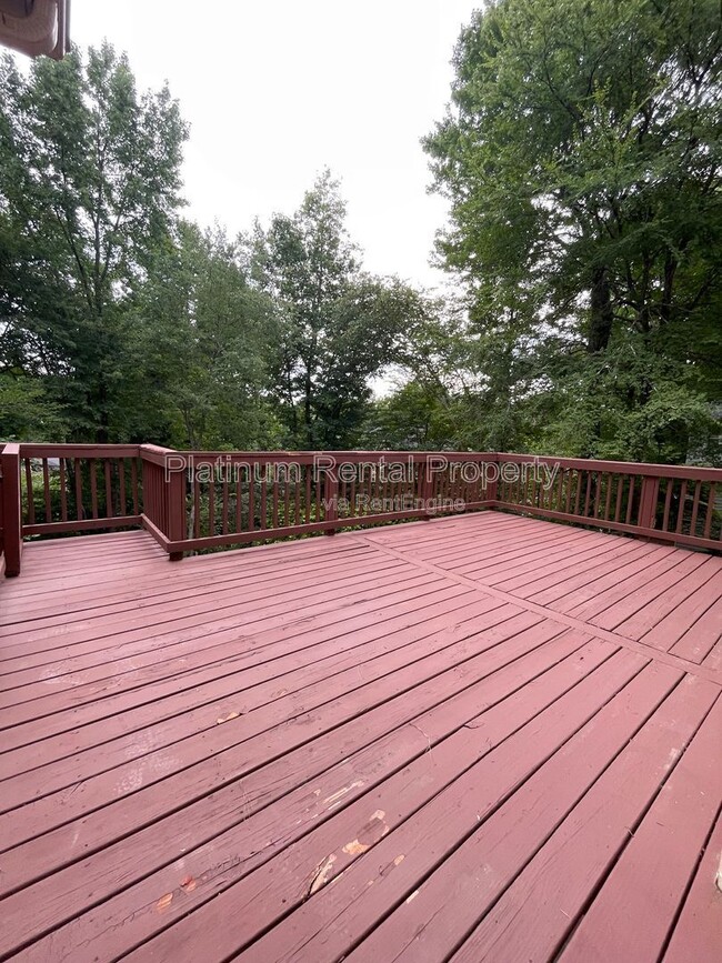 Building Photo - 870 Ingleside Dr