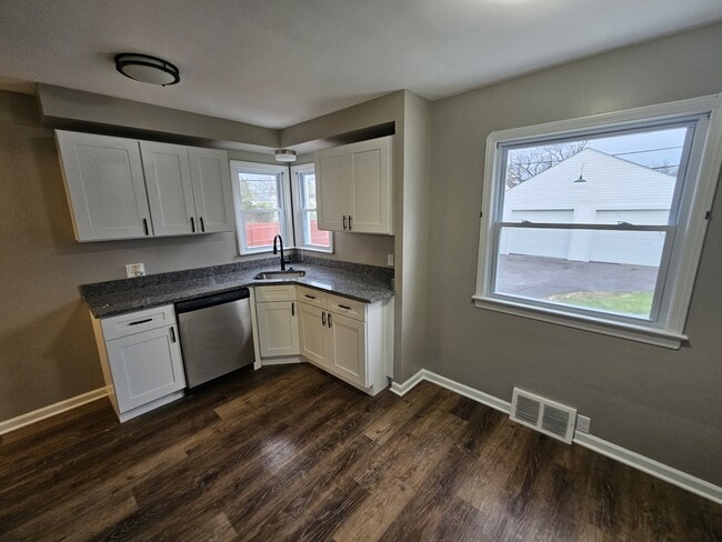 Building Photo - 19807 Gardenview Dr