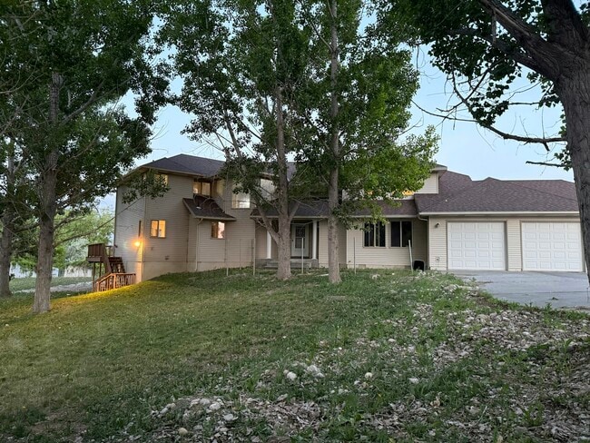 Primary Photo - 2092 Colonial Dr