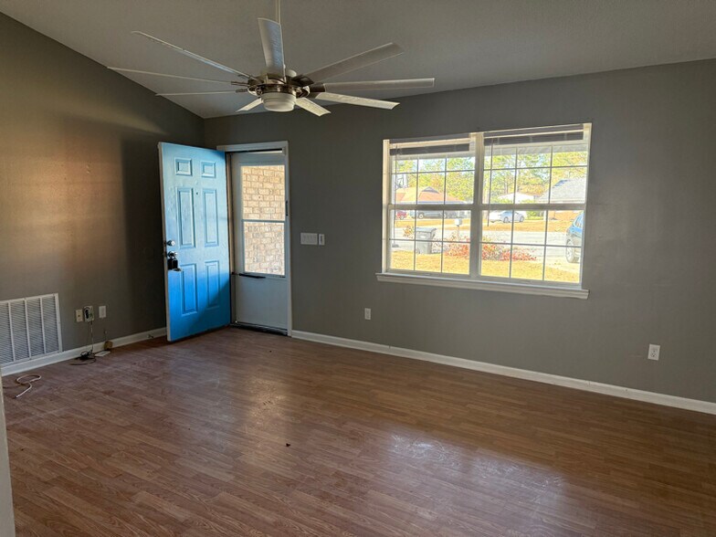 Building Photo - 79 Kenny Dr