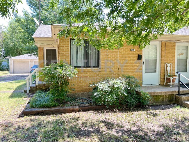 Primary Photo - Cozy and Affordable 1/1 Duplex in Denton F...
