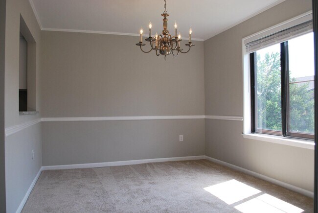 Building Photo - 9707 Kings Crown Ct