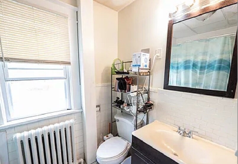 Building Photo - 576 Providence St