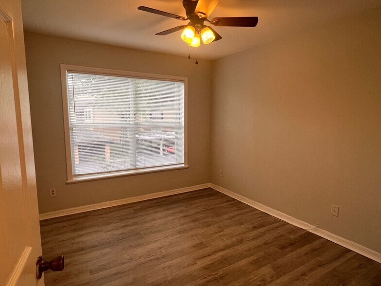 Building Photo - 7524 Seurat St