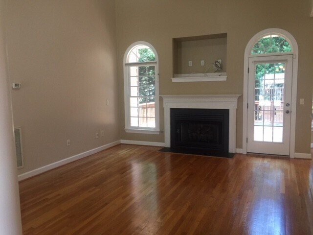 Building Photo - First floor living in Villages of Westminster in Williamsburg VA, Available February 2026!