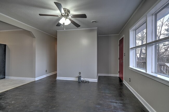 Building Photo - 108 Cottonwood Dr