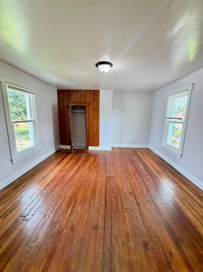 Building Photo - 37 N Kinzer Rd