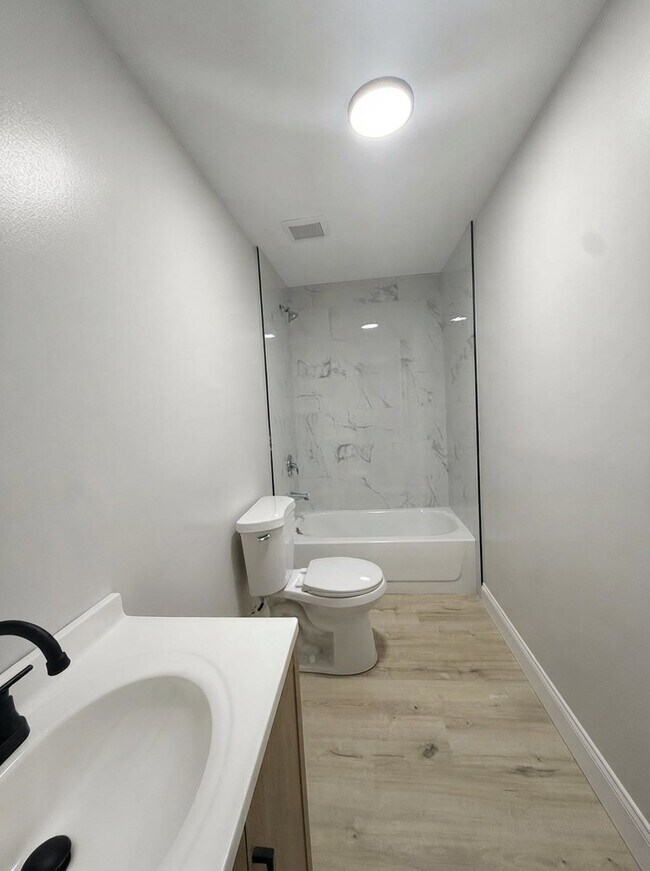 Building Photo - 450 US-9