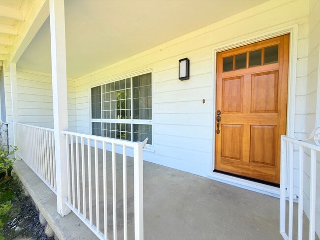 Building Photo - Stunning 4-Bedroom Home in Quiet North Hills