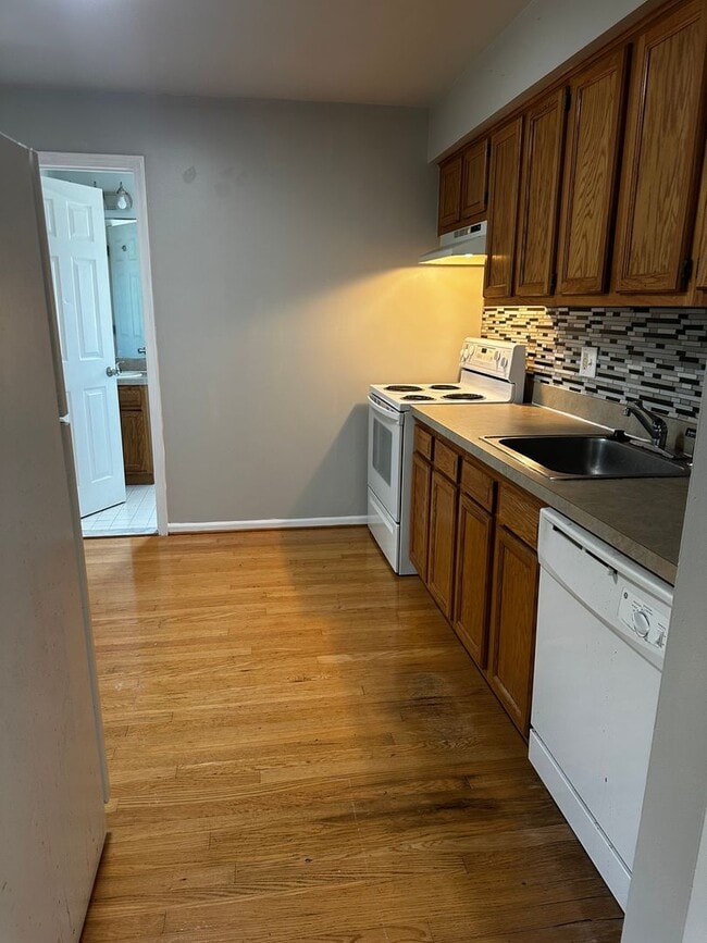 Building Photo - 38584 Meadowdale St