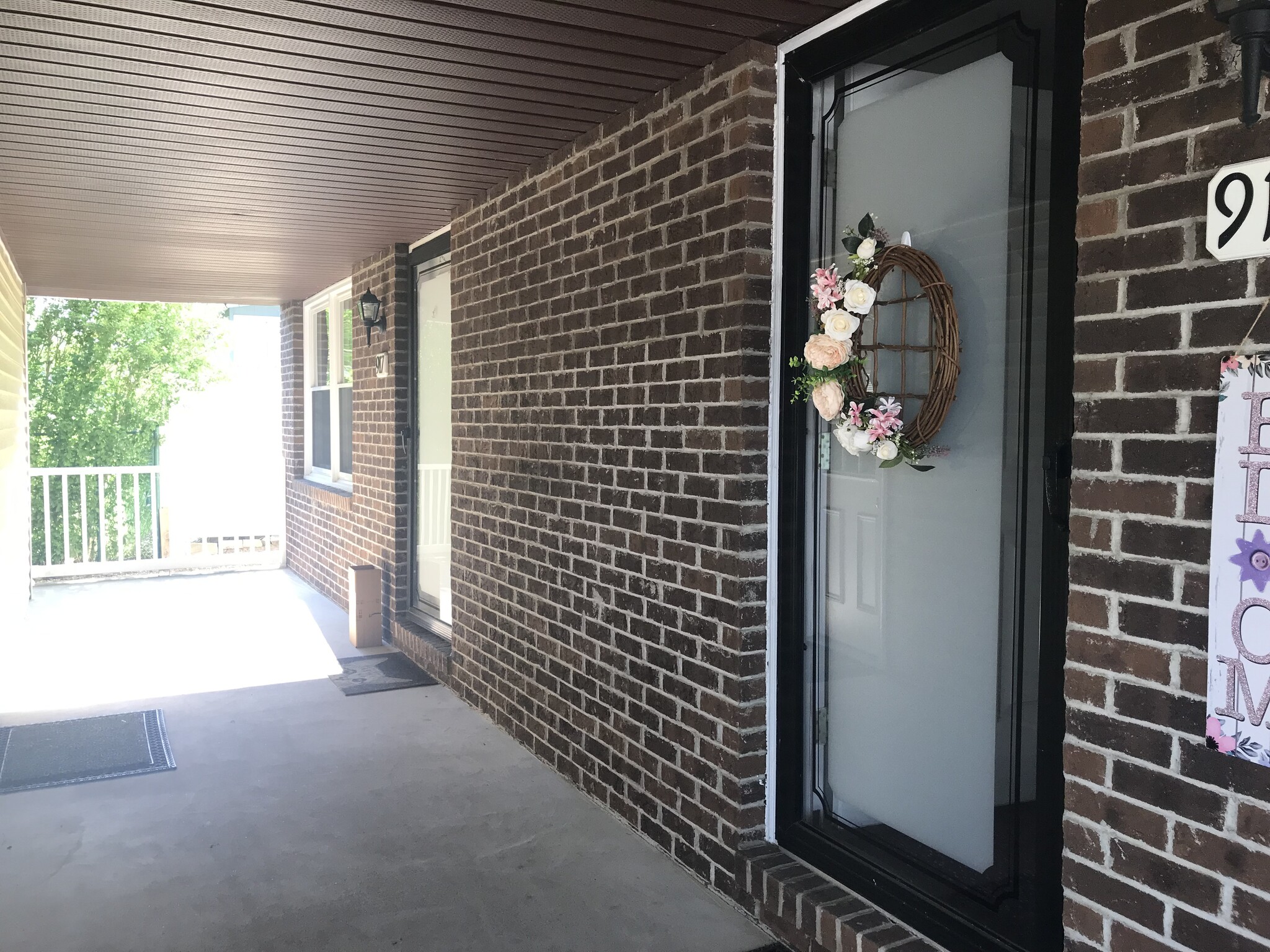 Covered Breezeway - 917 Lattavo St NE