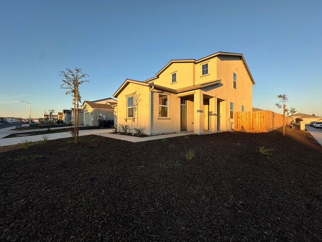 Building Photo - Stunning brand-new two-story home 5bed 3bath