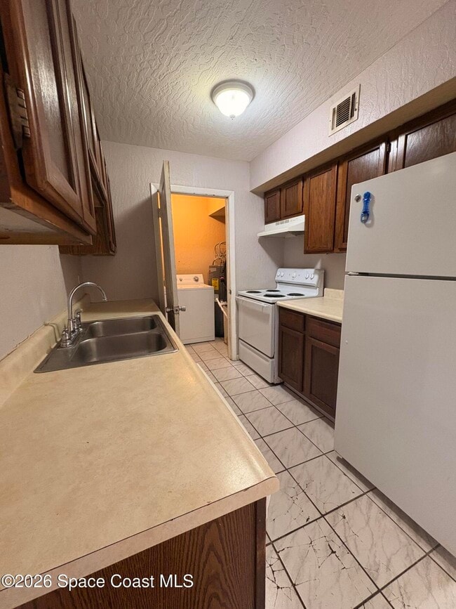 Building Photo - 2101 Forest Knoll Dr NE