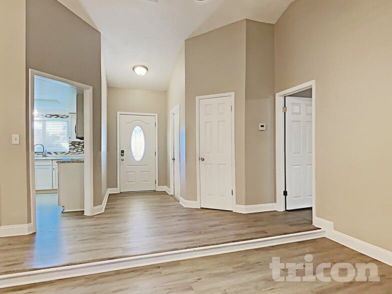 Building Photo - 2942 Mallorn Way