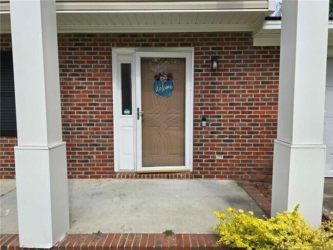 Building Photo - Conveniently located 3 bedroom!