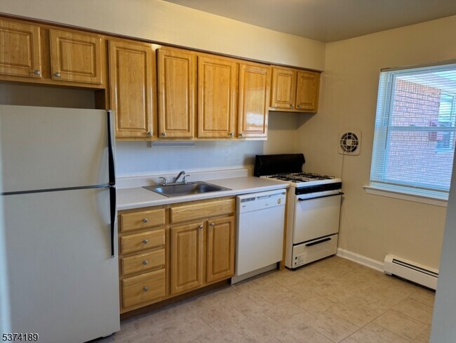 Building Photo - 1298 Valley Rd