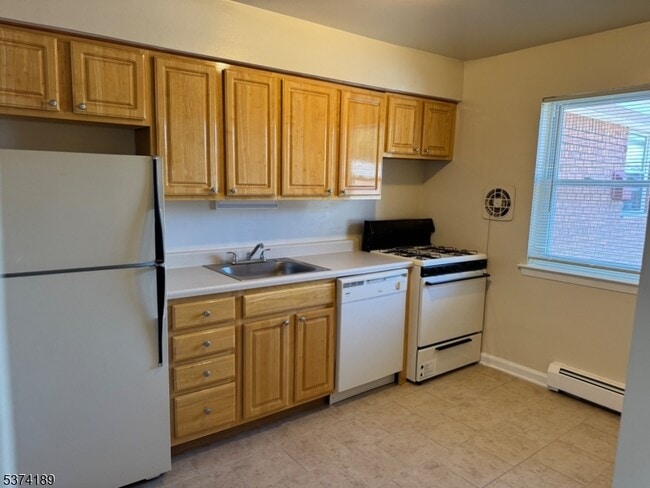 Building Photo - 63 Traphagen Rd