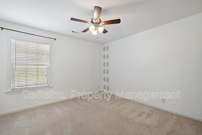 Building Photo - 703 Brent Glen Pl