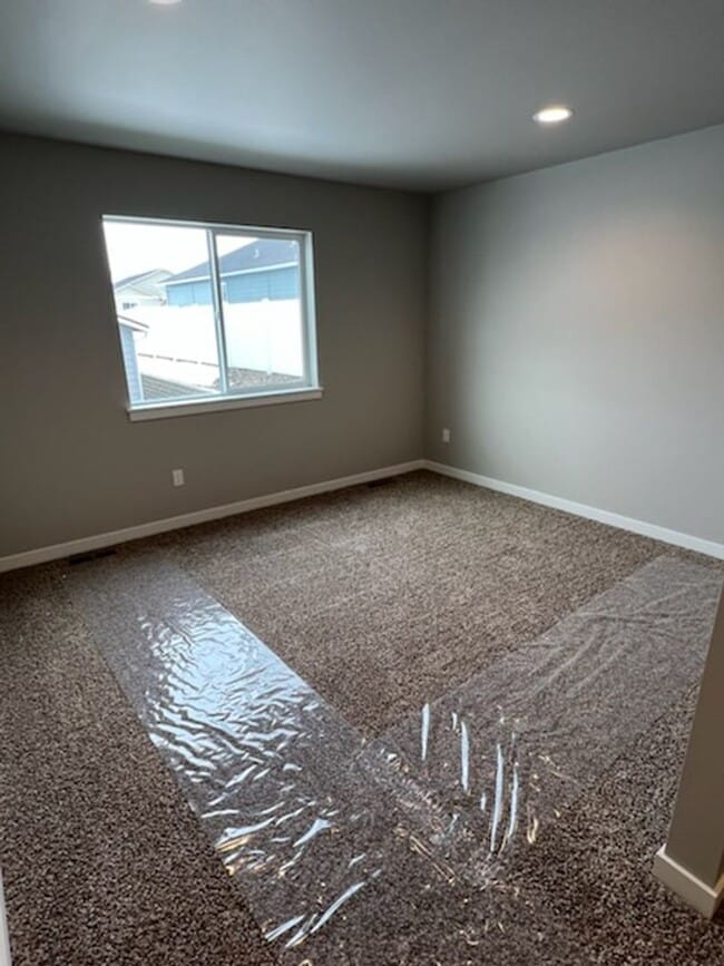 Building Photo - 1098 S New Oak Ln