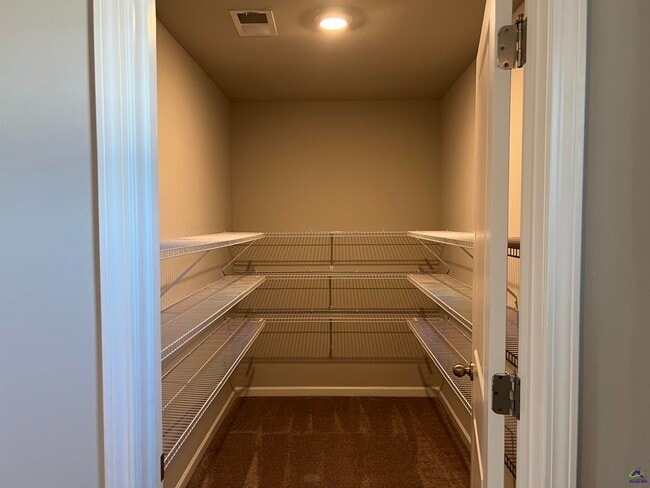 Building Photo - 401 Tivoli Wy