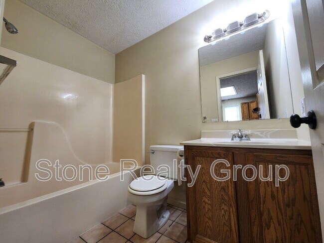 Building Photo - 4822 Pine Ridge Ct