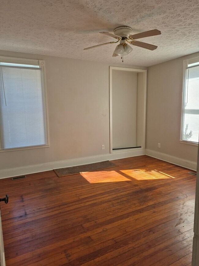 Building Photo - 2101 Park Ave