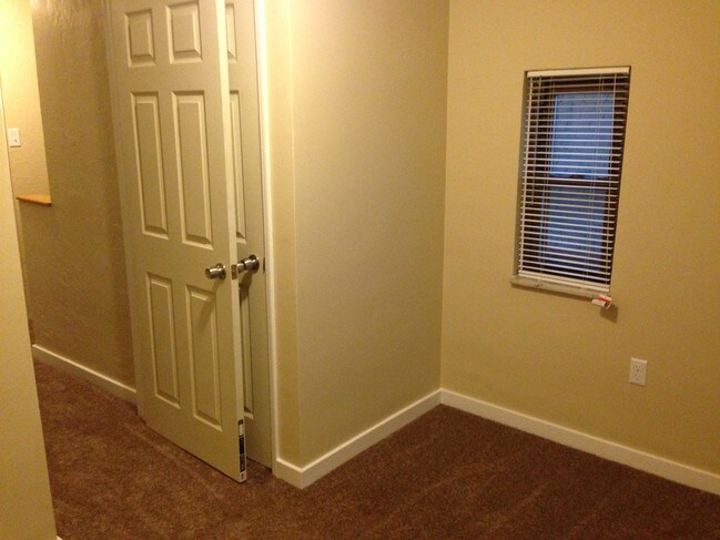 Building Photo - 442 Iberia St