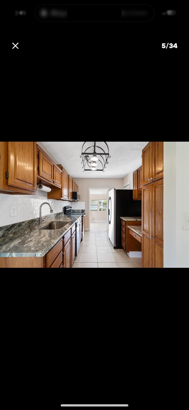 Building Photo - 748 Altura St