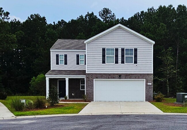 Primary Photo - Luxury Meets Privacy in This 4-Bedroom Cul...