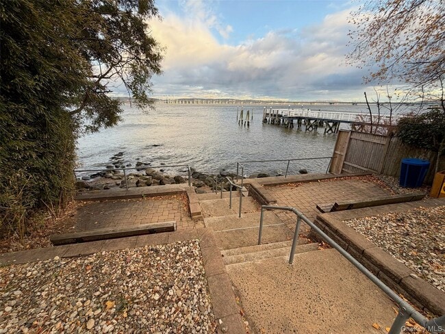 Building Photo - 9 Prall Pl